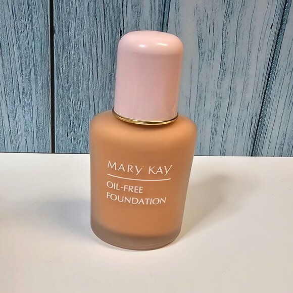 Mary Kay - Oil-Free Foundation Light Beige #3858 -‎ NIB Old Stock - Picture 2 of 7